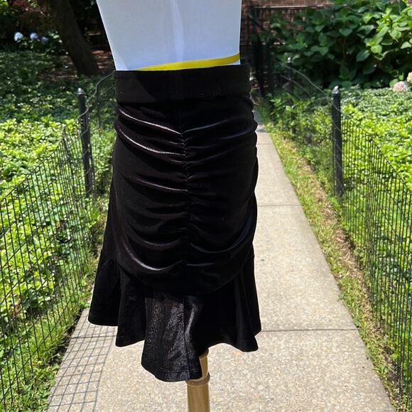 & Other Stories Black Velvet Ruched Mini Skirt - Picture 7 of 11